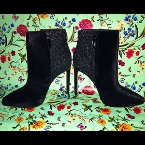 Nine West. Black velvet and greenish animal print.